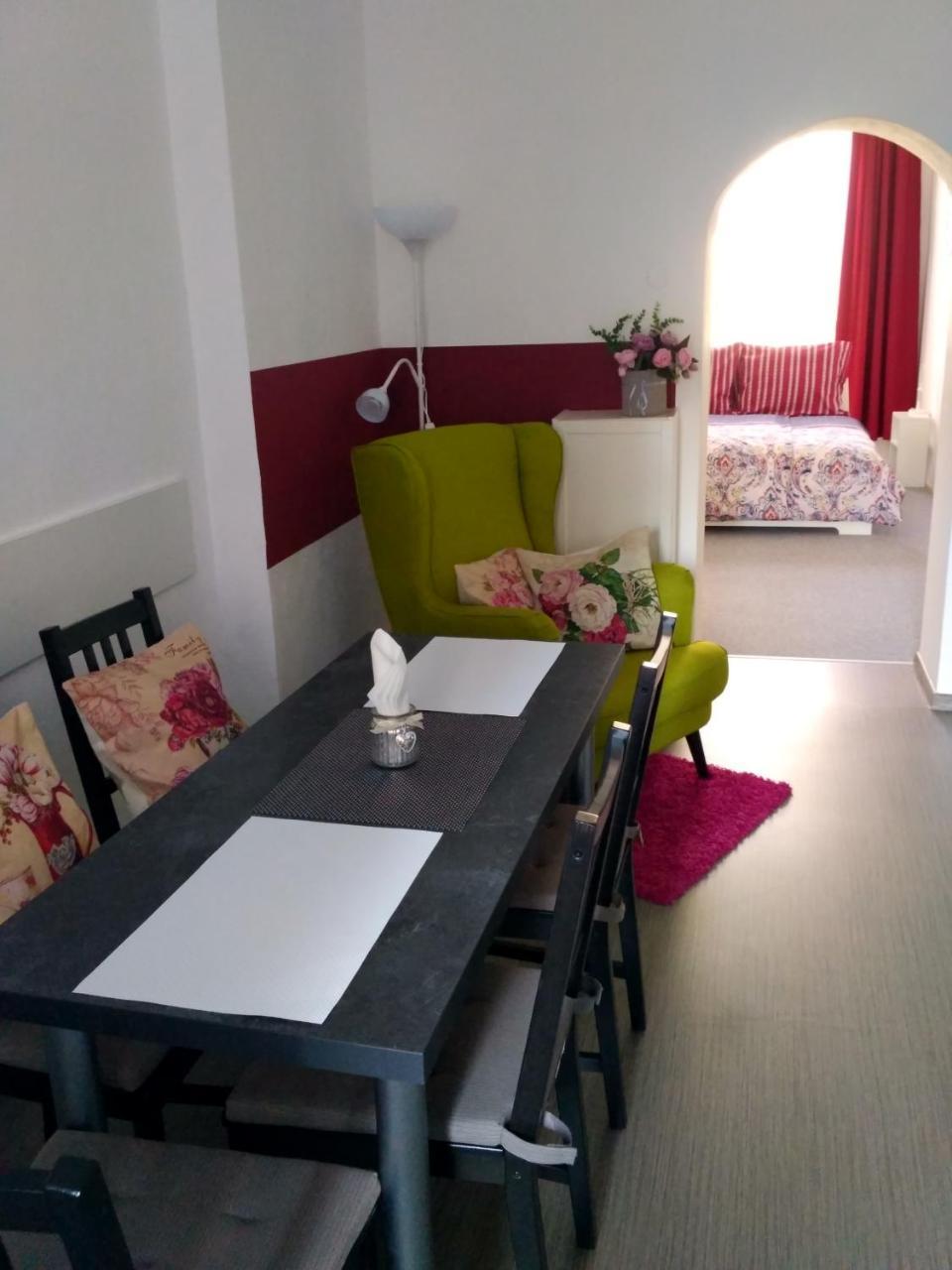 Апартаменты Apartman 4U Centrum + Free Parking Оломоуц Экстерьер фото